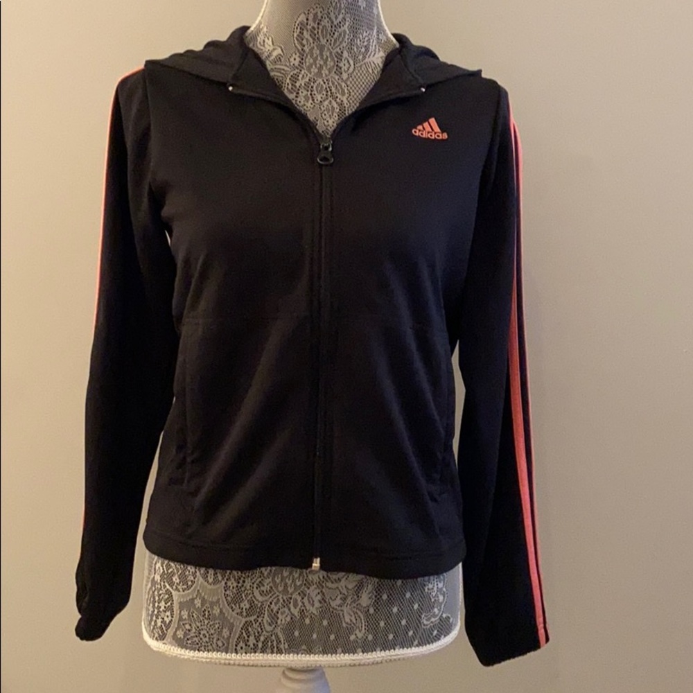 Adidas sweatshirt 🌼